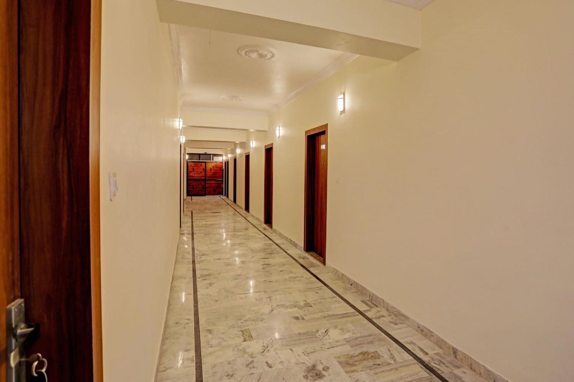 Hotel O Al Diwan Banquet And Suites Канпур Екстериор снимка